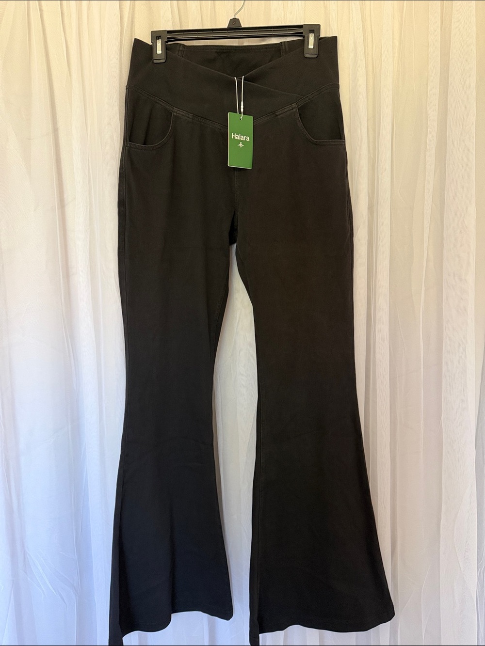 HALARA NWT WomenBlack Flared jeans. Size large, tall